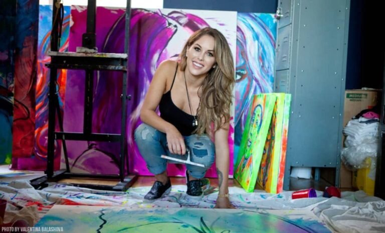 LACHICADELAUFCBRITTNEYPALMERGALERÍAARTE