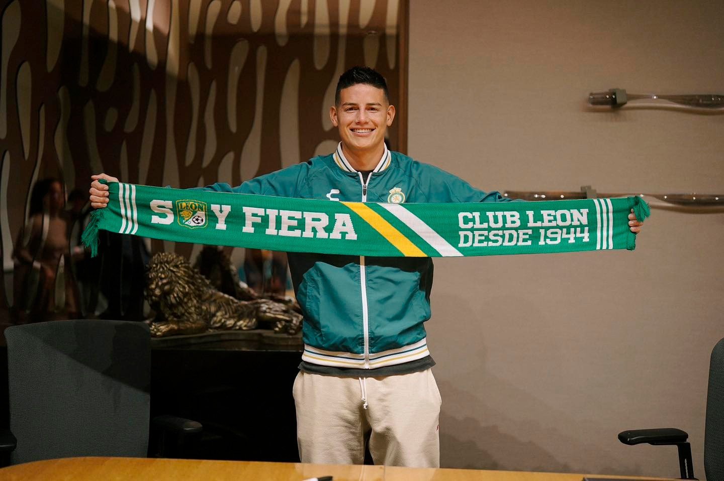 James-Rodriguez-en-Leon